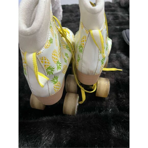 Circle Society Classic Adjustable Skate, pineapples size 3 - 7 - Picture 6 of 8